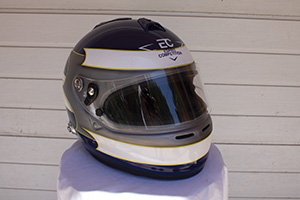 Casque décoré (Travers avant)